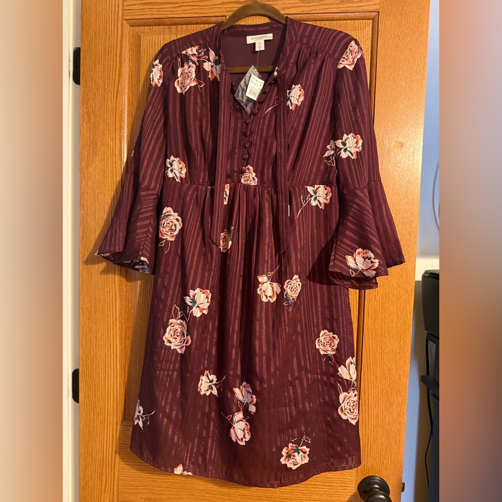 Motherhood Maternity New W Tags Size M Bell Flutter Sleeve Dress